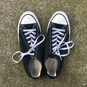 Men’s black low converse size 12
